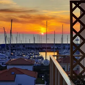 https://suite-blumare.it-tuscanyhotel.com