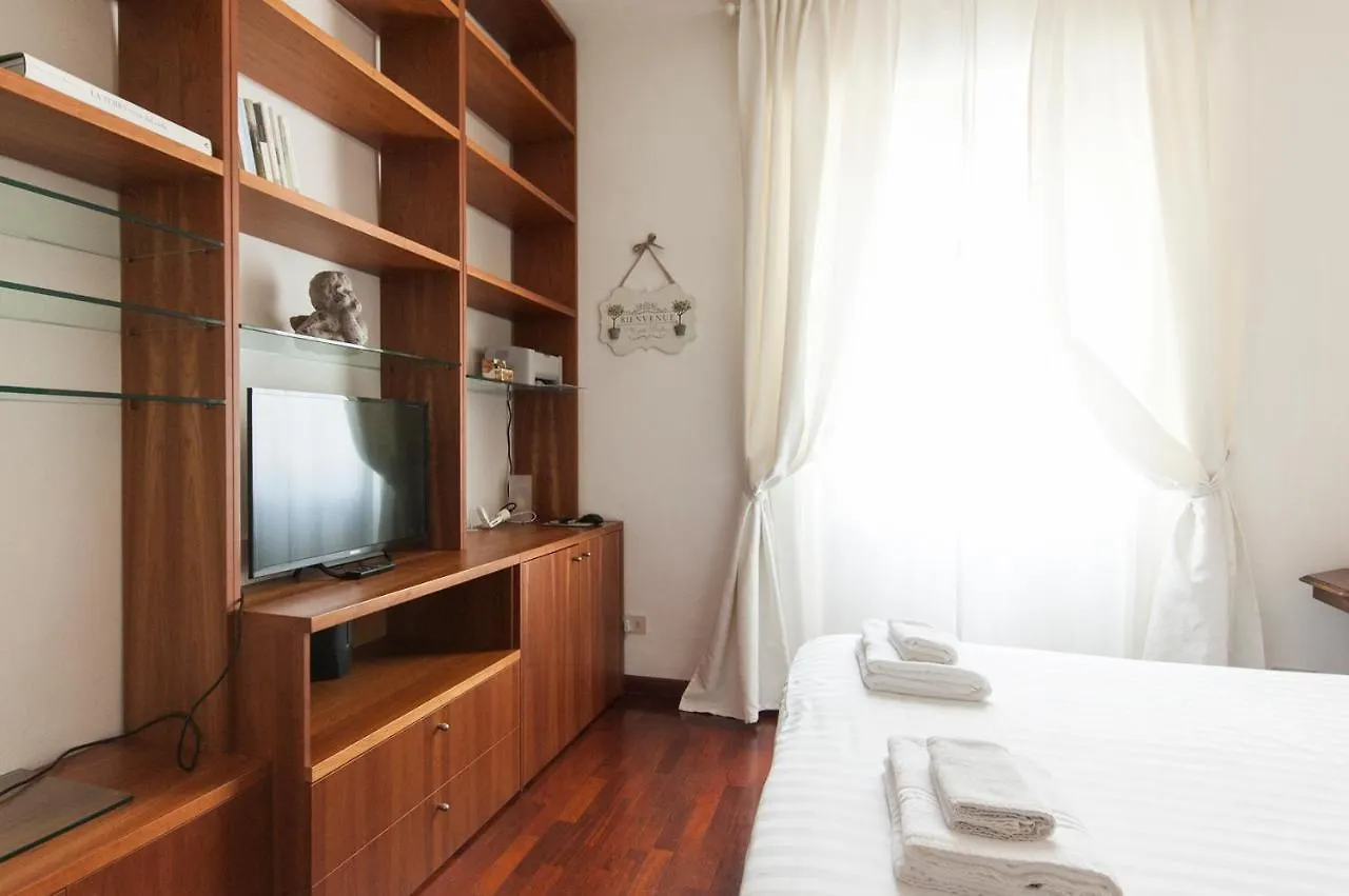 De Angeli Cozy Apartment- Youhosty Milan Apartment